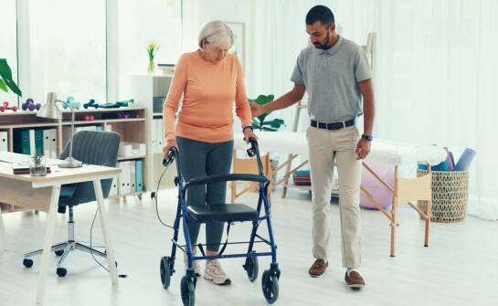 Jakie są dostępne opcje finansowania wynajmu sprzętu do rehabilitacji?