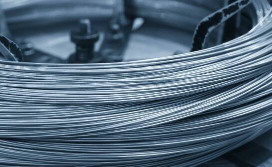 Niemiedziowane druty – dlaczego są wybierane w niektórych branżach?