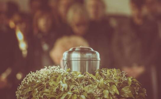 Wybór urny dla dziecka: na co zwrócić uwagę?