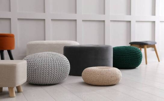 Jak skandynawska pufa ze schowkiem ułatwia organizację przestrzeni
