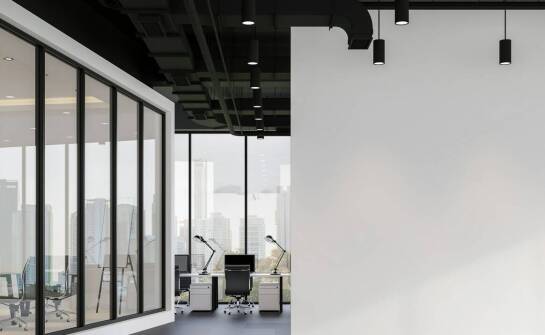Funkcjonalność i estetyka: napinane ściany w biurach