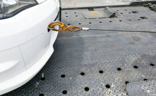 Jak przedni hak wpływa na komfort jazdy w Oplu Zafira B?