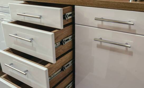 Poradnik wyboru najlepszych meblowych akcesoriów do Twojej kuchni