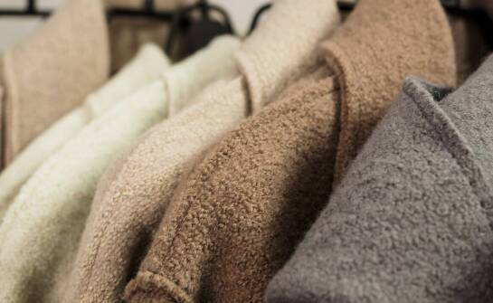 Jakie nowości oferuje linia premium JHK w kontekście odzieży polarowej?