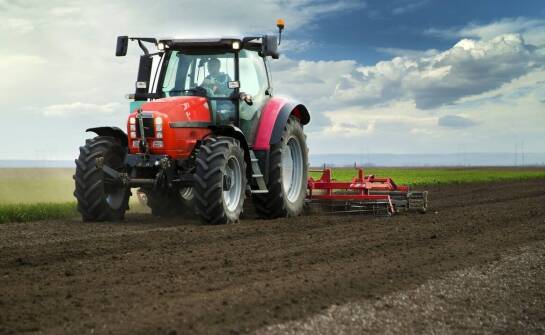 Wpływ Facebooka Zetor na rozpoznawalność marki w branży budowlanej