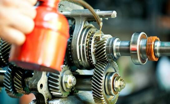 Wpływ smarowania na trwałość i niezawodność przemysłowych maszyn