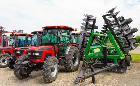 Wybór odpowiednich ciągników w Lubuskiem – na co zwrócić uwagę?