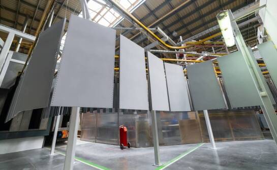 Zastosowanie ochronnych listew na ścianę w różnych branżach przemysłowych