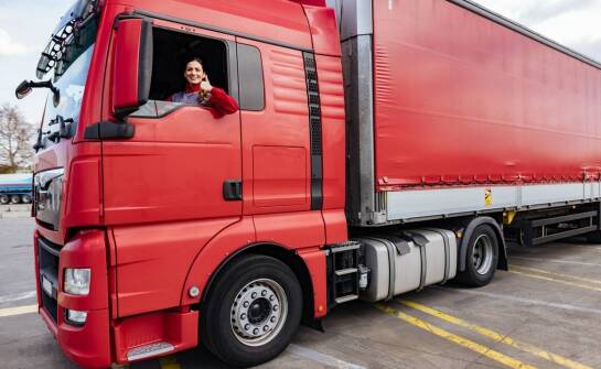 Jakie są różnice w finansowaniu zakupu pojazdów osobowych i pojazdów ciężarowych?