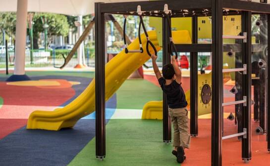 Różnorodność atrakcji na placach zabaw a zainteresowanie dzieci.