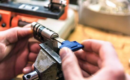 Jak dorabianie kluczy wspiera bezpieczeństwo w lokalach usługowych?