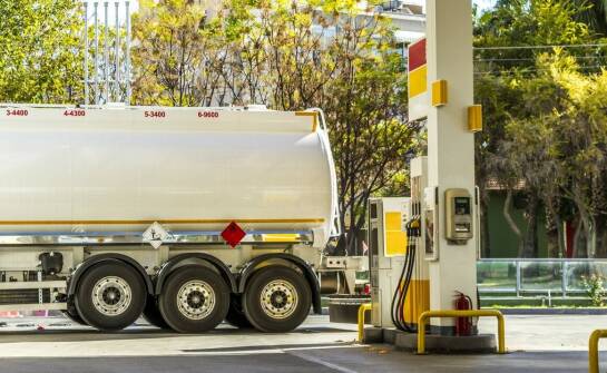 Kluczowe czynniki wpływające na wybór stacji paliw przez przedsiębiorstwa.