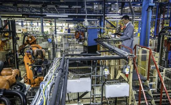 Jakie korzyści niesie za sobą wdrażanie nowych technologii na montażowych liniach?