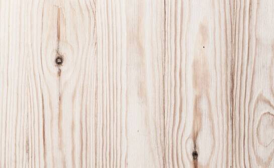 Tarcica jesionowa z Wielkopolski a estetyka wnętrz – co musisz wiedzieć?