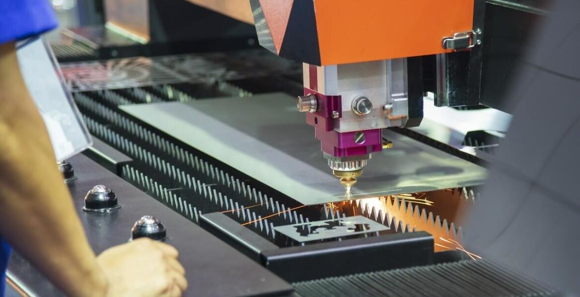 Jak cięcie blachy laserowe umożliwia realizację skomplikowanych projektów
