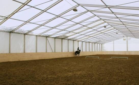 Jakie są zalety stosowania stabilizujących mat na arenach treningowych?