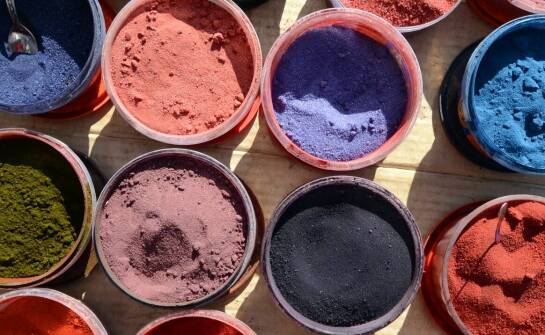 Zastosowanie pigmentów w produkcji barwników do tworzyw sztucznych – nowe możliwości