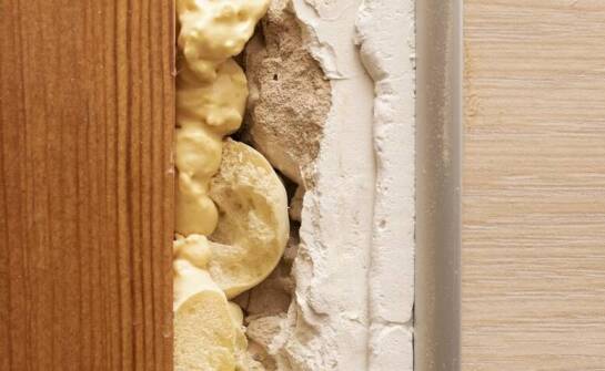 Jak wewnętrzne materiały uzupełniające wpływają na trwałość wykończeń?