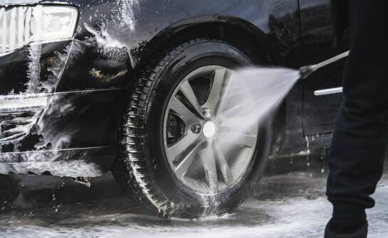 Najlepsze praktyki konserwacji opon i felg w lokalnych myjniach