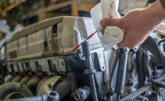 Profesjonalne mycie silnika od spodu a długoterminowa oszczędność przy naprawach