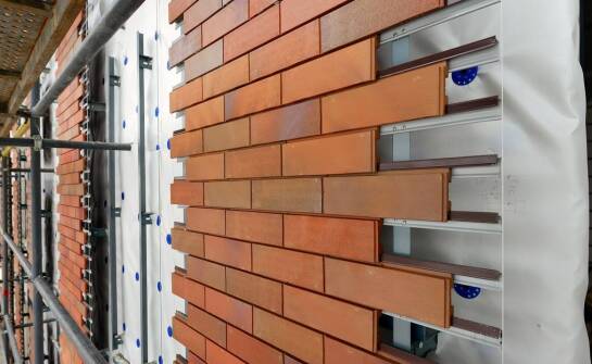 Innowacyjne techniki montażu klinkierowej cegły na elewacjach