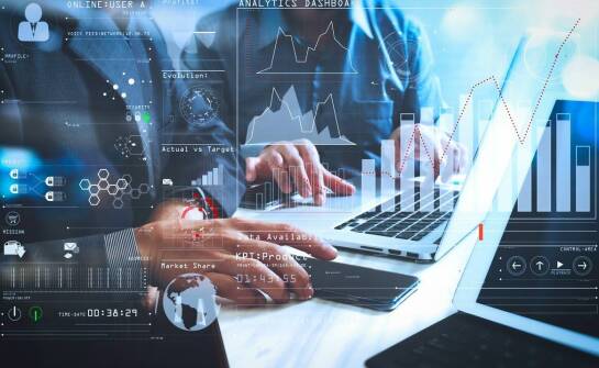 Jak wdrożenie informatycznych systemów wpływa na innowacyjność firmy?