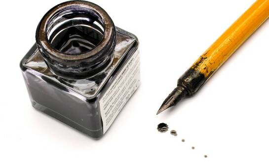 Porównanie kulkowego pióra na atrament z innymi narzędziami do renowacji