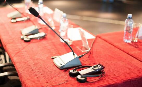 W jaki sposób technologie wpływają na jakość symultanicznych tłumaczeń?