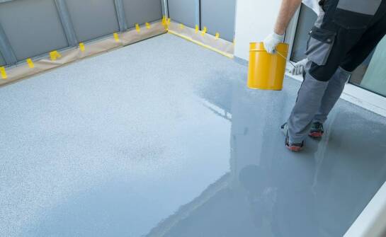 Jakie są główne zalety stosowania poliuretanowej żywicy w renowacji nawierzchni?