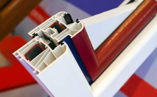 Wybór bocznych listew – jakie opcje są dostępne dla harmonijkowych drzwi?