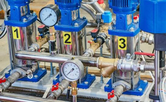 Rola hydraulicznych pomp w zwiększaniu efektywności energetycznej w przemyśle