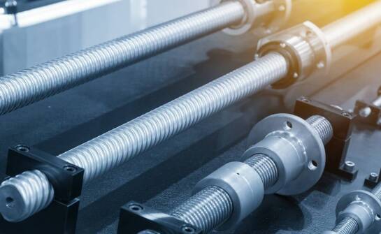 Śrubowe podnośniki: niezawodne narzędzie w przemyśle