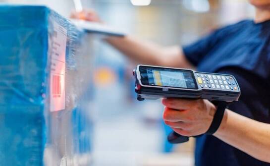 Porównanie różnych typów przemysłowych czytników dostępnych na rynku