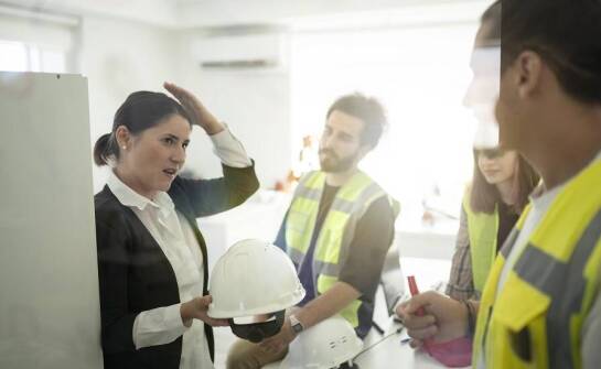 Jakie są korzyści ze szkoleń okresowych BHP dla technicznych pracowników?