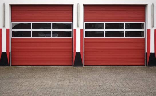 Czy rolowane bramy przeciwpożarowe mogą poprawić estetykę wnętrz komercyjnych?