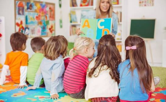 Jak nowoczesne i tradycyjne metody nauczania łączą się w niepublicznych przedszkolach?