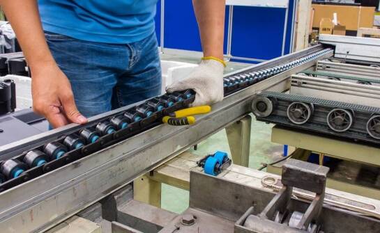 Jakie elementy obejmuje kompleksowy serwis transportujących taśm?