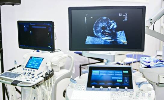 Czym charakteryzują się nowoczesne funkcje ultrasonografów stosowanych w położnictwie?