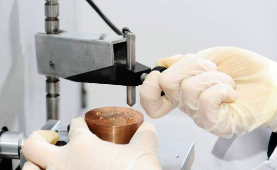 Znaczenie badań materiałów dla zapewnienia jakości produkcji.