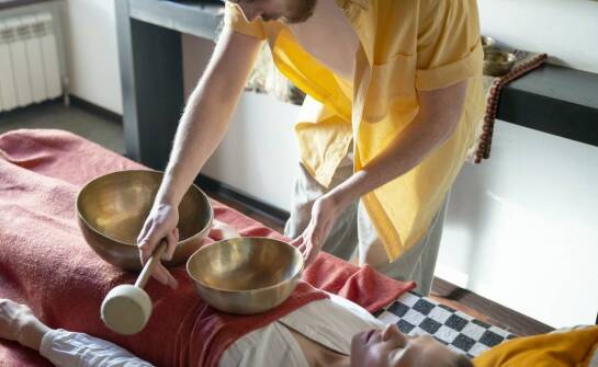Rola pracy z ciałem w procesie emocjonalnego uzdrawiania