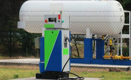 Jakie są aspekty ekologiczne związane z prowadzeniem stacji paliw?