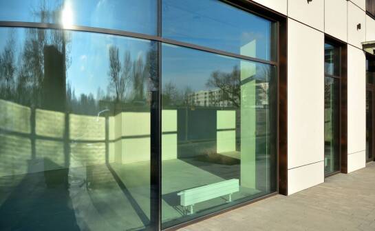 Innowacyjne rozwiązania w zakresie szklenia witryn sklepowych