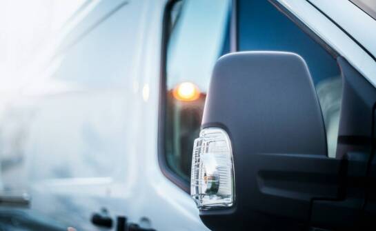 Jakie samochodowe lusterka najlepiej sprawdzają się w dostawczych pojazdach?