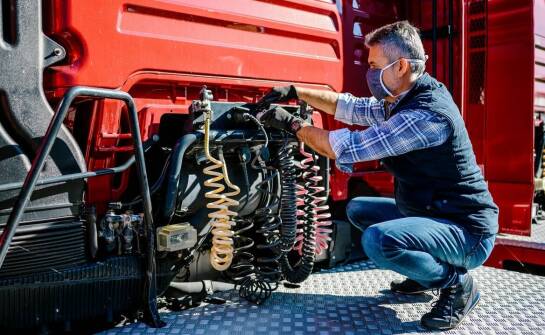 Jakie korzyści przynosi regularna kontrola techniczna ciężarowych pojazdów?