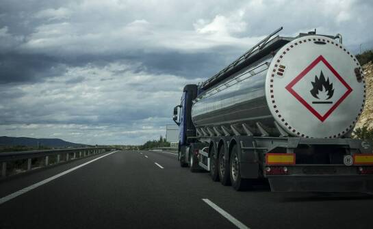 Bezpieczeństwo transportu skroplonych gazów cysterną: kluczowe normy i procedury