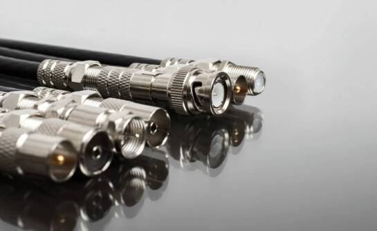 Estetyka i funkcjonalność – aluminiowe łączniki w nowoczesnych wnętrzach