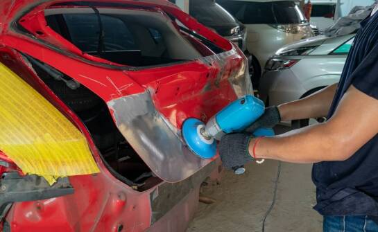 Dlaczego warto zlecić naprawę parkingowych szkód profesjonalnemu warsztatowi?