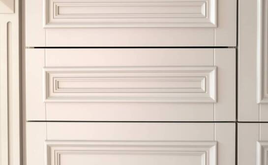 Dlaczego wybór producenta ma kluczowe znaczenie dla jakości frontów?