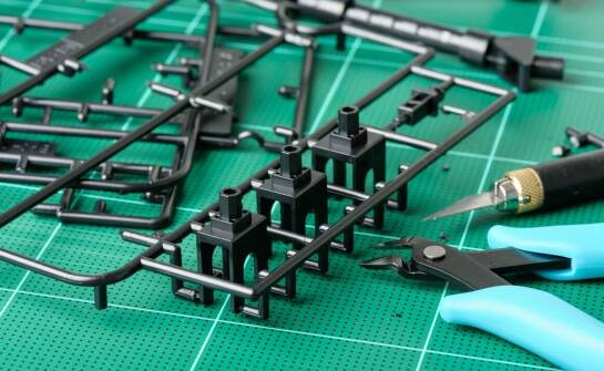 Sklep modelarski: Jakie narzędzia są niezbędne dla początkujących?