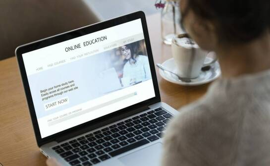 Jakie są najważniejsze aspekty nauki na kursach online języka angielskiego we Wrocławiu?